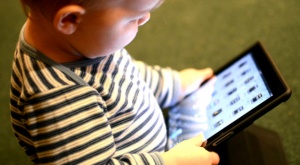 Bébé avec Ipad